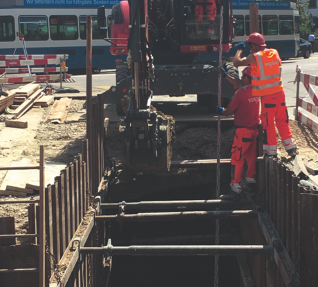 Blow by blow: Steel pipe pushing under Zurich's tramways